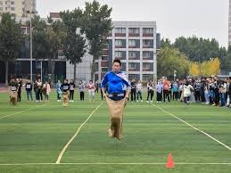 格雷格·麦达克斯蝉联四届赛扬奖，以极其精准的控球和变幻莫测的球路统治 90 年代