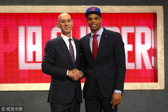 他以一记精 他以一记精